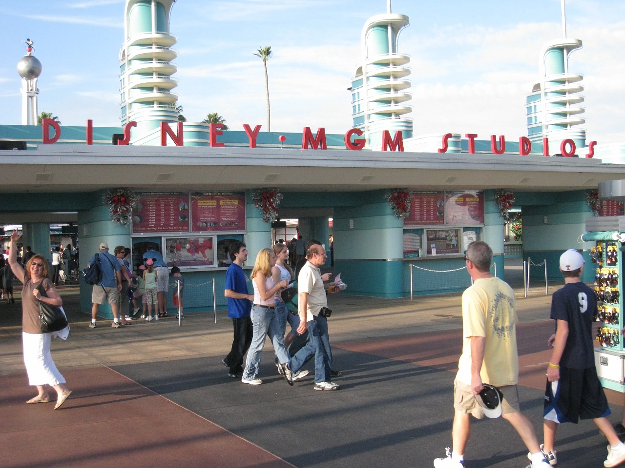 Vacation 2007-12 - Beaches Disney Hotels 0688.jpg - On the 2007-08 Florida vacation we visited beaches from Fort Myers to Sanibel Island sampling local food along the way. Green water and white sugar beaches! Arriving at Disney World we visited several of the theme resorts.